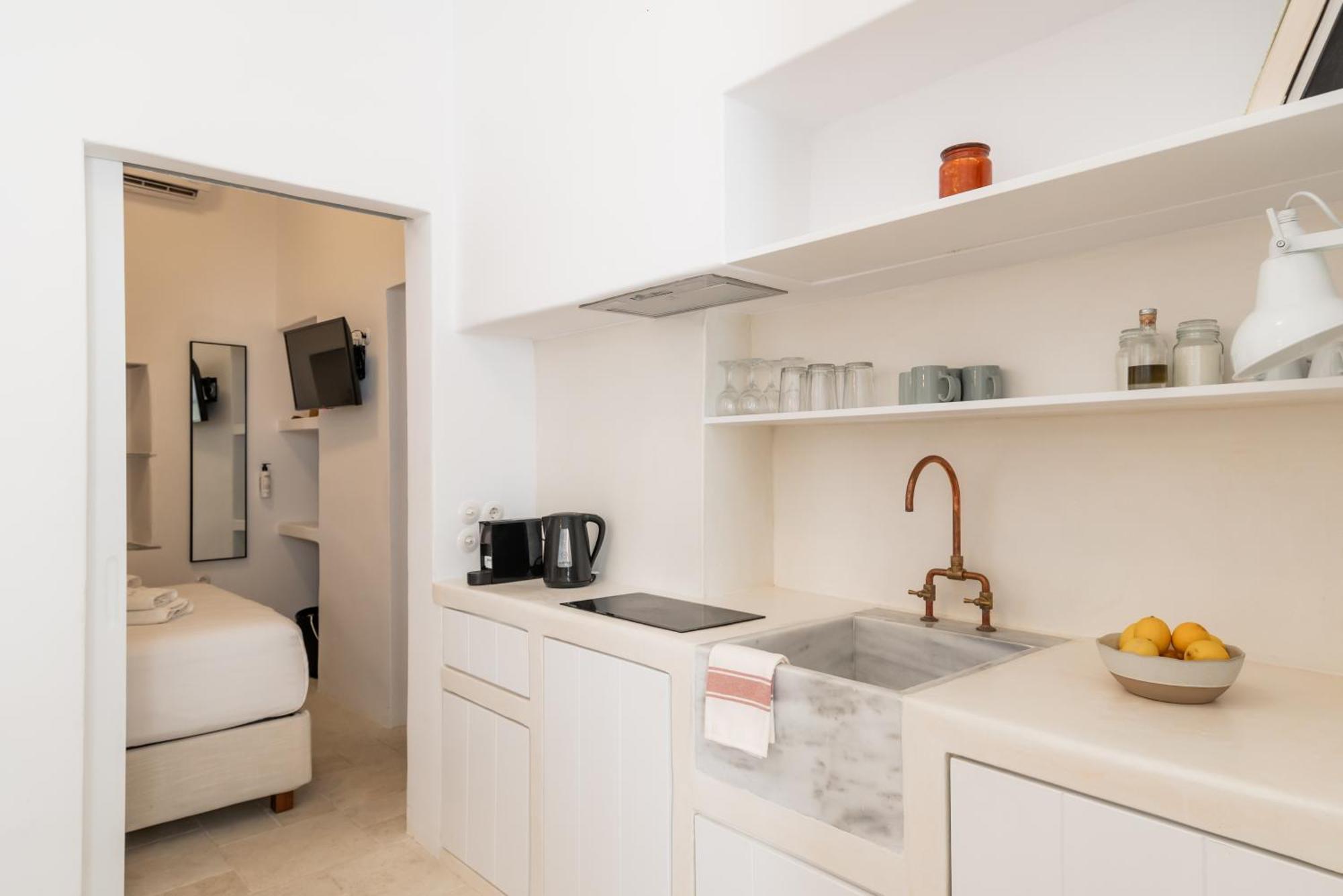 Aniko Suites White Alley Mykonos Town Экстерьер фото