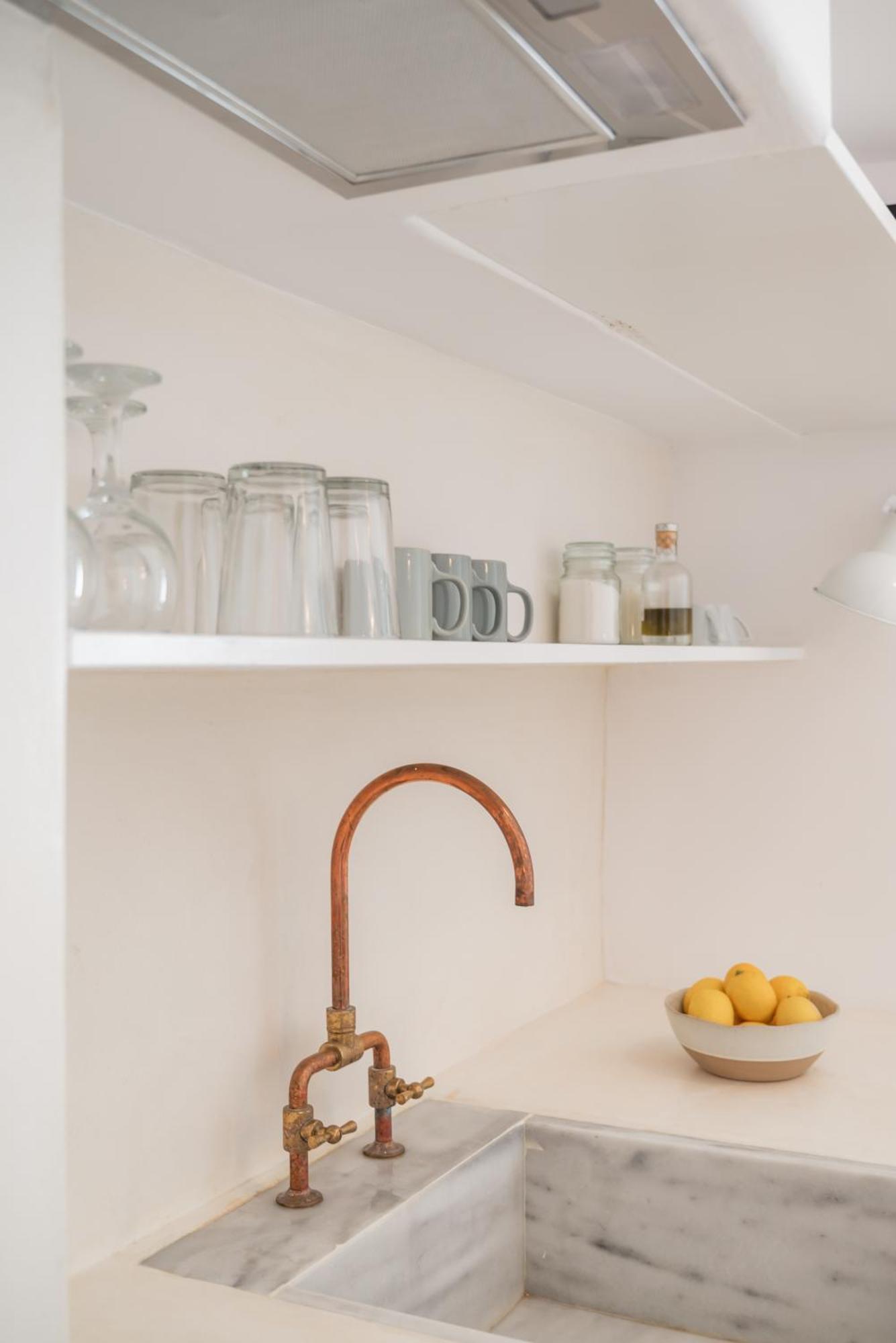 Aniko Suites White Alley Mykonos Town Экстерьер фото